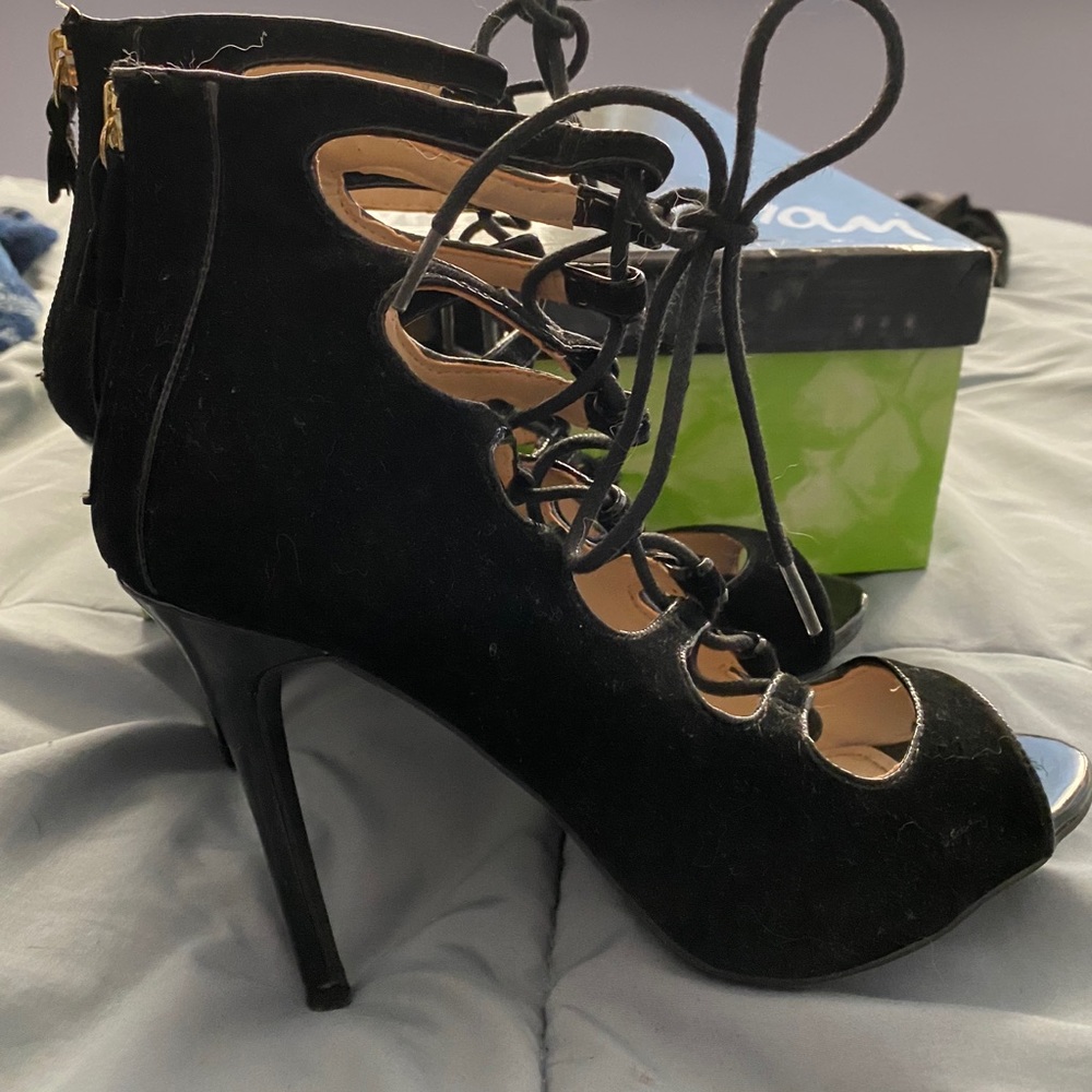COPY - Black lace up open toe booties